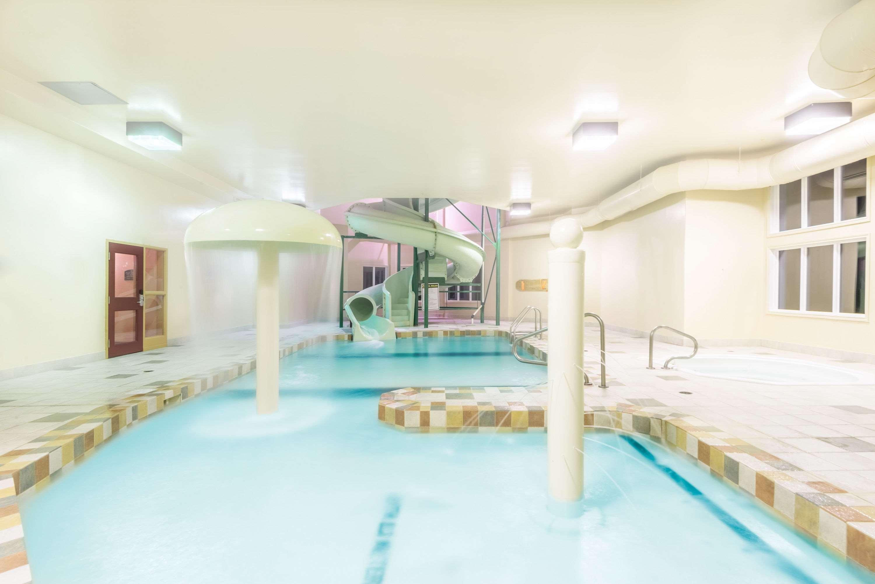 Отель Super 8 By Wyndham St Johns Сент-Джонс Экстерьер фото